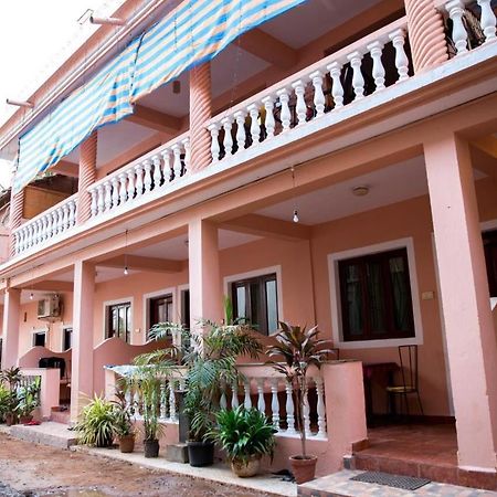 Stanleys Guest House Бага Екстериор снимка